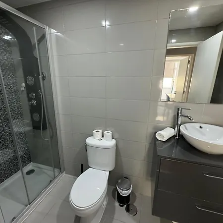 Cozy 2- Bedroom Near Lisbon & Sintra Apartment Queluz