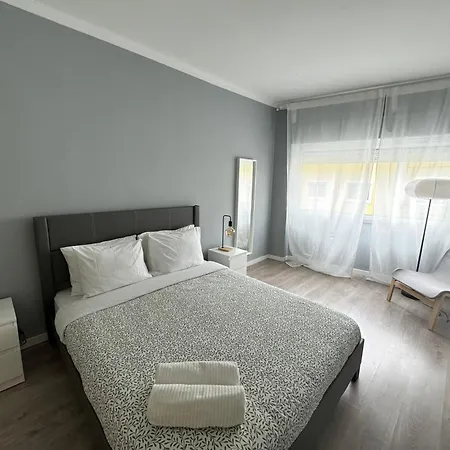 Cozy 2- Bedroom Near Lisbon & Sintra