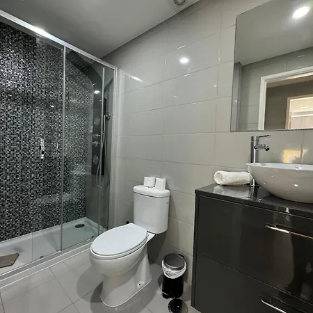 Cozy 2- Bedroom Near Lisbon & Sintra Apartment