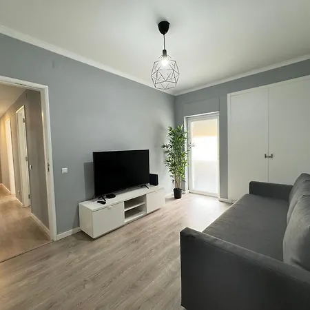 Cozy 2- Bedroom Near Lisbon & Sintra Apartment *