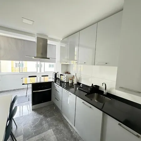 Cozy 2- Bedroom Near Lisbon & Sintra Apartment *